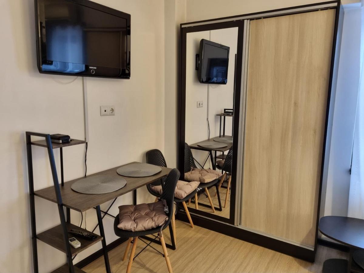 Central & Comfy, Peaceful Apt In 이아시 외부 사진